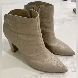 Marc Fisher Shoes size 9.5